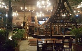 เรือนไม้ชายคลอง